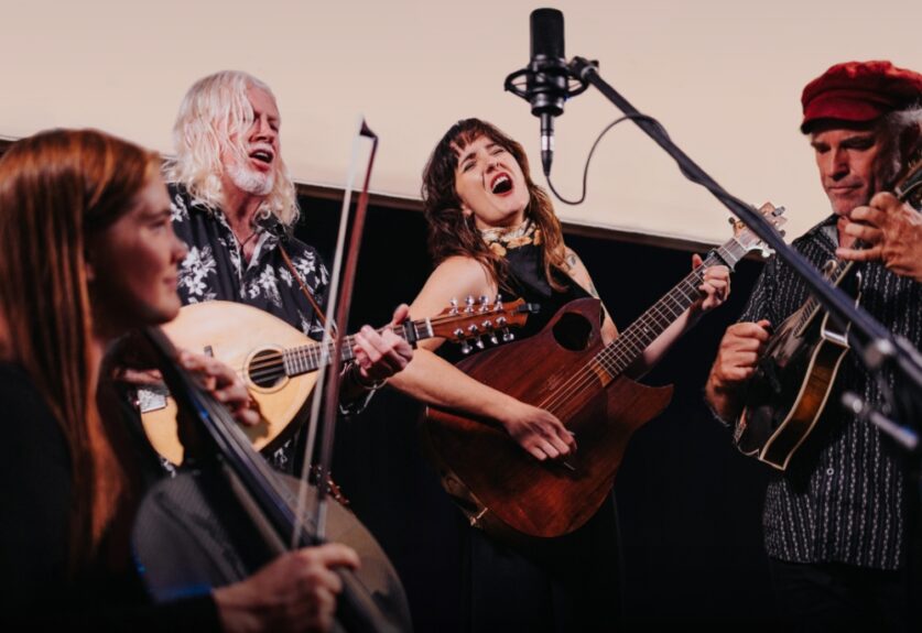 We Mavericks, Lindsay Martin and Victoria Vigenser (centre) on tour with their new album in Tomerong Hall this November.