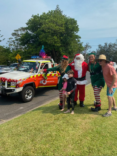NSW RFS Vincentia Brigade is on the annual Santa Run this weekend, perfect for a spontaneous photo opp.