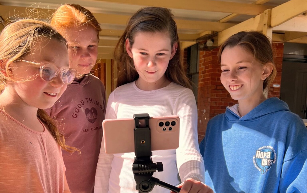 Students in Moree using a smartphone to make a film for SF3 Smartphone Flick Fest.